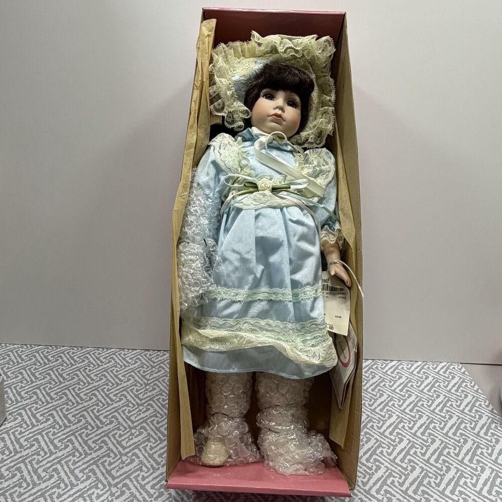 NIB Vintage 1988 Chatelaine Macy’s Exclusive Porcelain Doll 0542 2D Blue Lace
